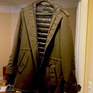 Color is olive green and it’s a size large but almost fits like a medium.